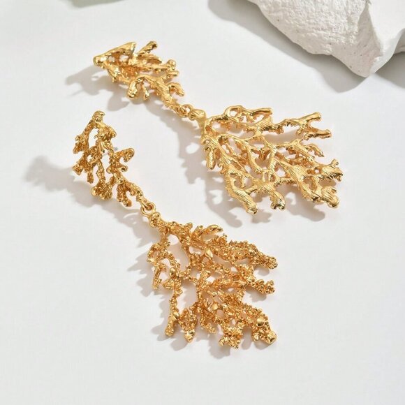 Multicolor Elegant Women's Faux Pearl Shell Gold Stud Earrings - Picture 4 of 5